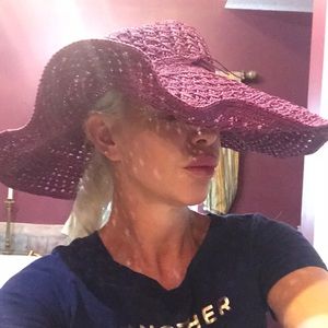 Helen kaminski purple hat